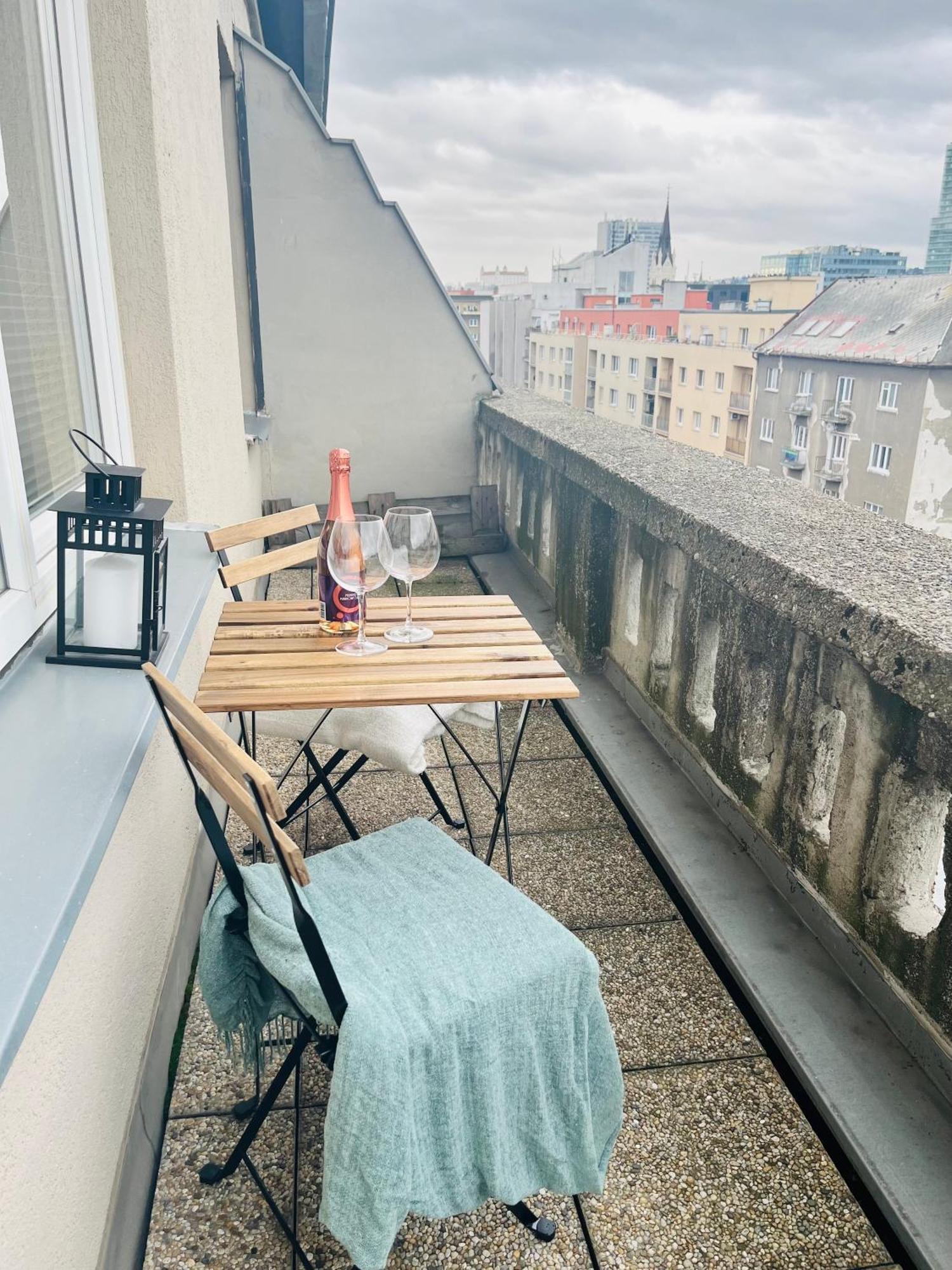 Apartament Charming Studio In The Old Town Bratysława Zewnętrze zdjęcie